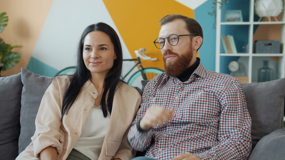 Person canceling Paramount Plus subscription on a laptop